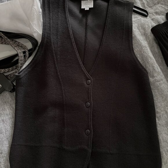Basic Threads Vintage V-Neck Vest - Picture 4 of 5